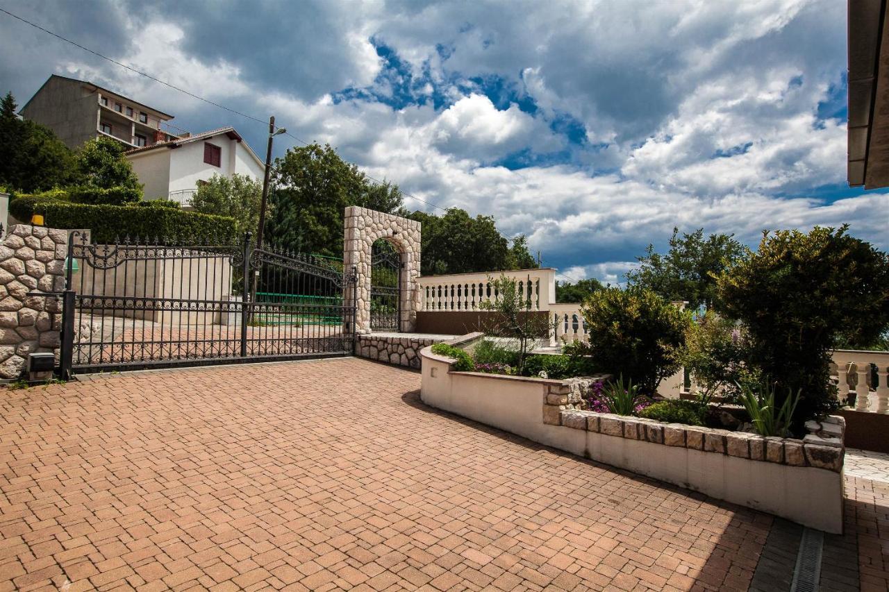 Apartments With A Parking Space Crikvenica - 11307 Exterior foto